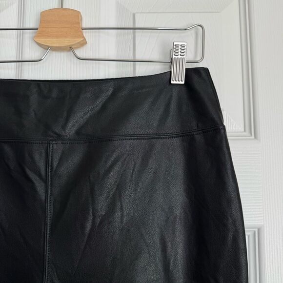 Tuckernuck Black Faux Vegan Leather Pull On Stretch Edgy Leggings Size L - Picture 12 of 14